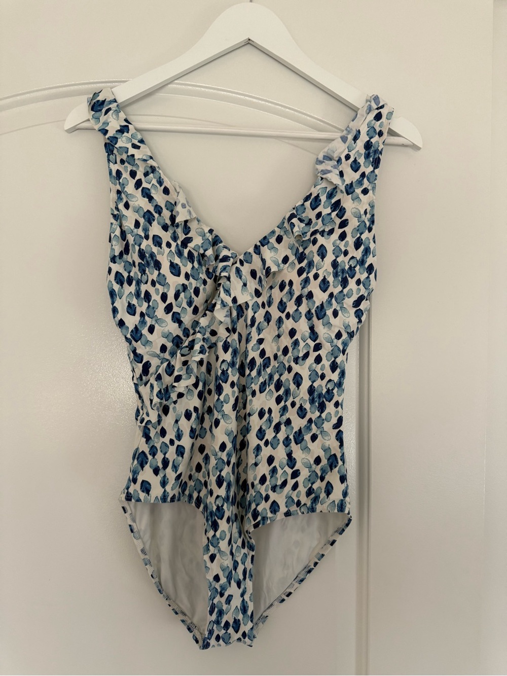 Nip Tuck Women's Eva Neck One Piece Blue Petal Swimsuit US 6